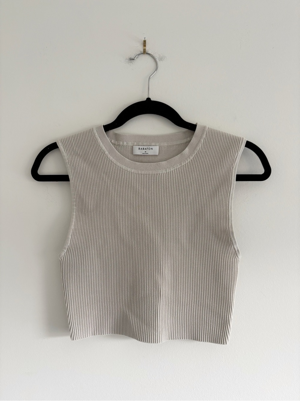 Babaton Sculpt Knit Muscle Cropped Tank
Cropped ribbed muscle tank in stone sz M